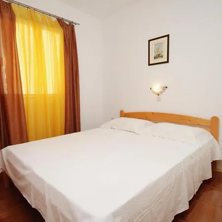 Apartment Apartments By The Sea Vinjerac, Zadar - 5824