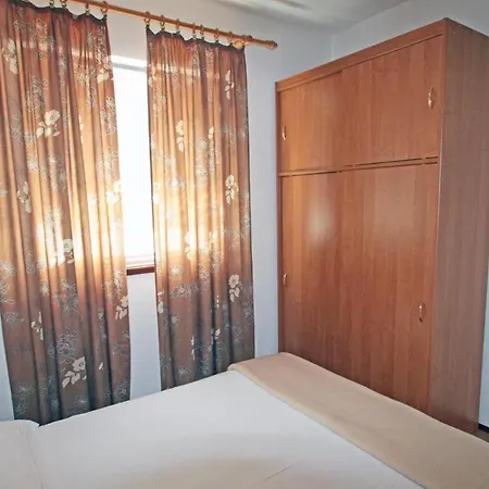 Apartments By The Sea Vinjerac, Zadar - 5824 *